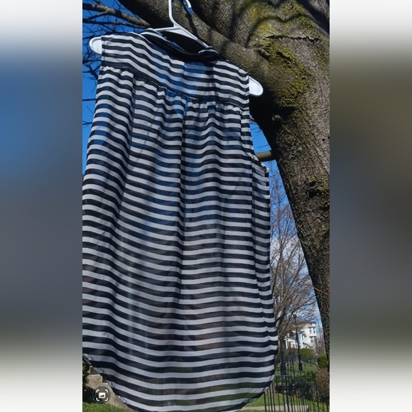 Black and white vertical stripe sheer transparent sleeveless top - Picture 3 of 4
